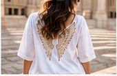 Tricou alb, detaliu aripi brodate